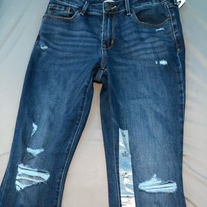 Skinny jeans with rips